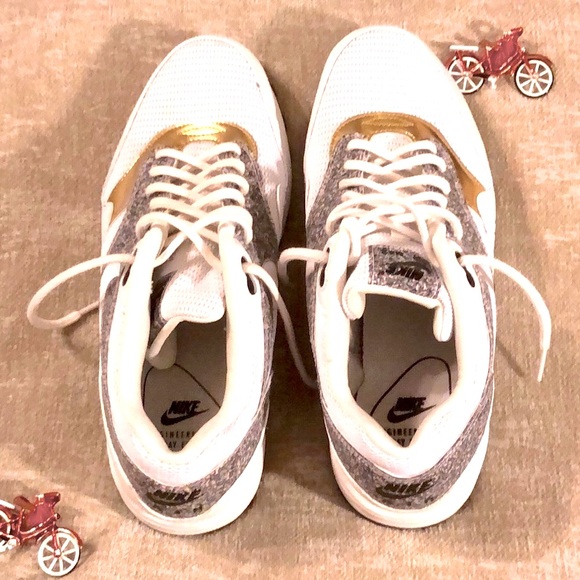 Nike Air Max 1 SE.    Like New Condition - Picture 4 of 9